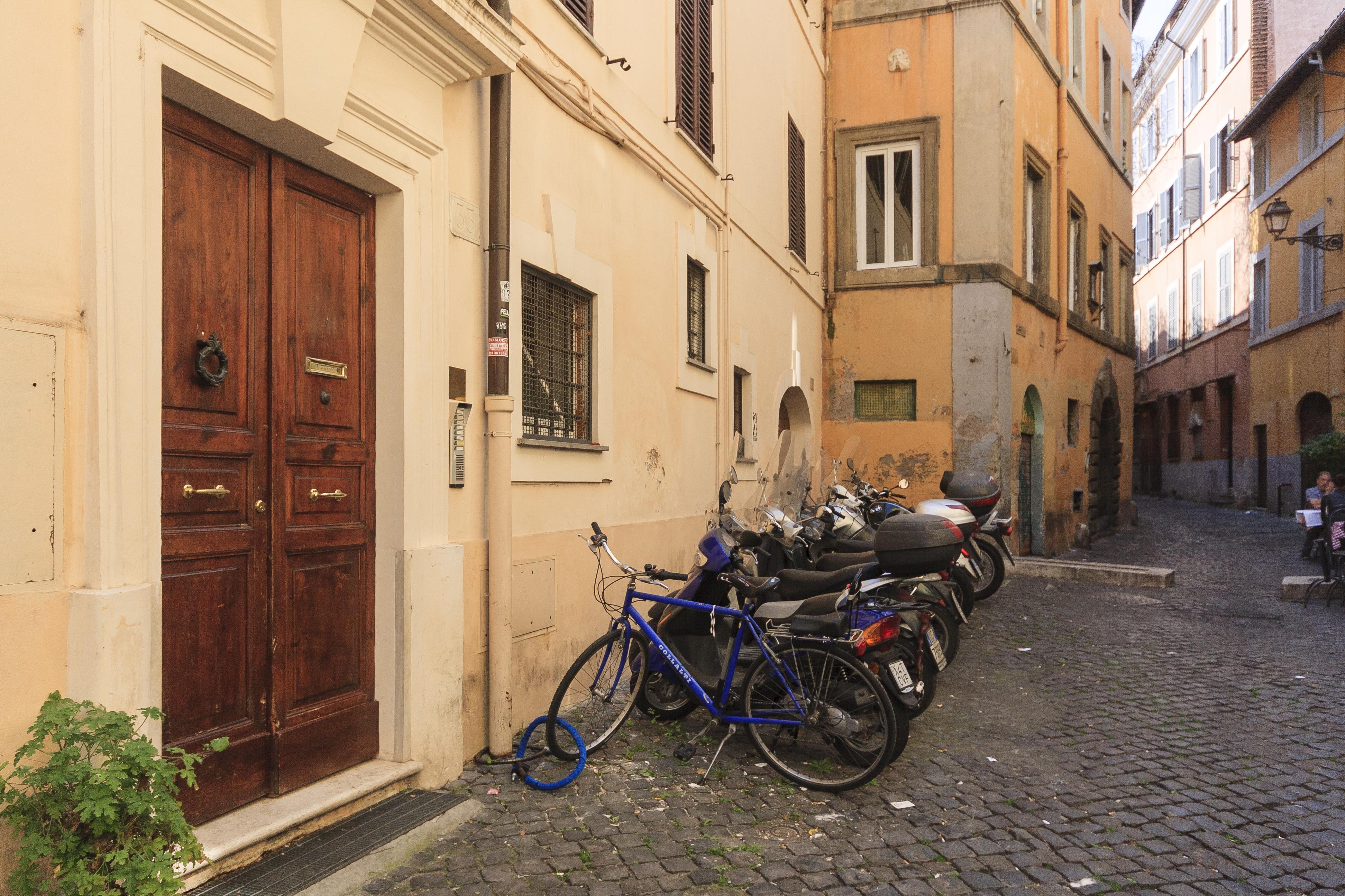 B&B Ventisei Scalini A Trastevere Roma Exterior foto